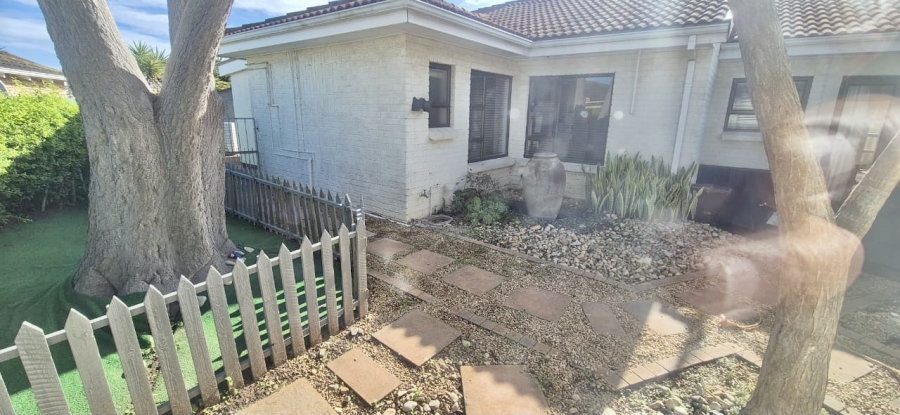 5 Bedroom Property for Sale in Summerstrand Eastern Cape